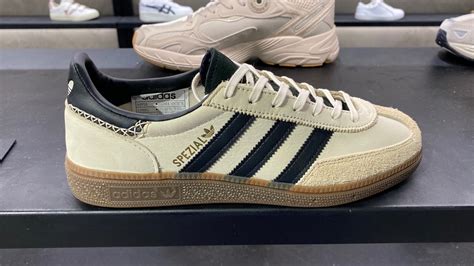 spezial wonder white black